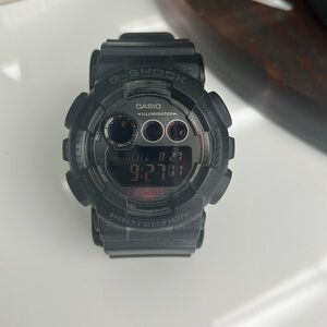 Men’s G-shock black watch